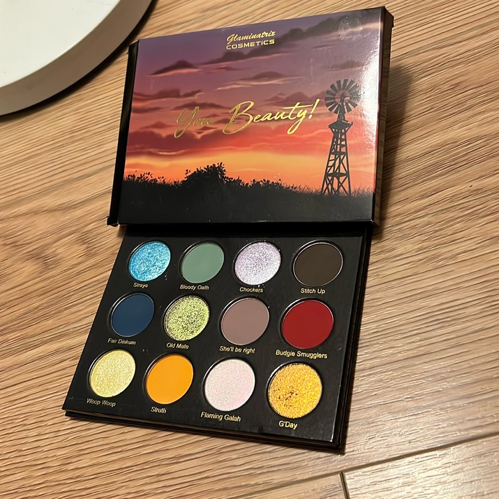 Glaminatrix You beauty eyeshadow palette